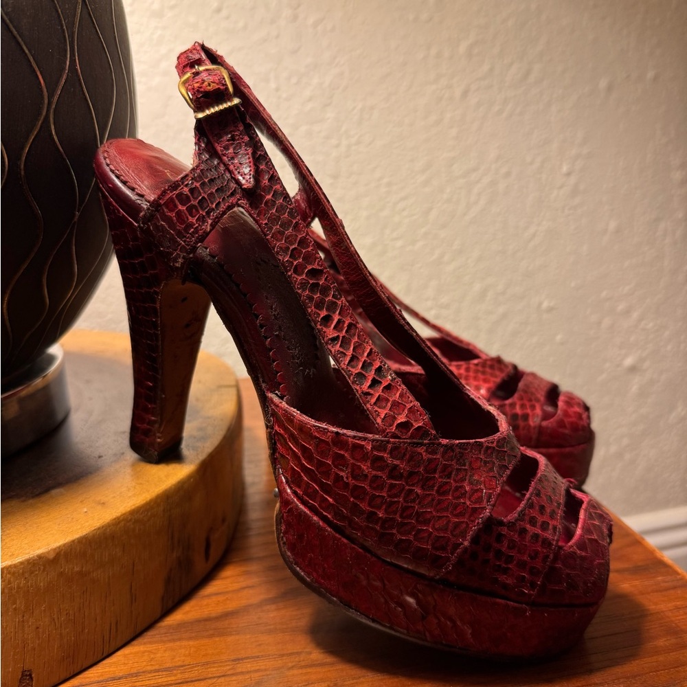 VINTAGE DREAM CLASSIC SNAKE HEELS